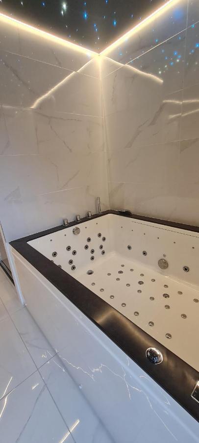 Le Sainte Jeanne Hotel Cormeilles-en-Vexin Luaran gambar