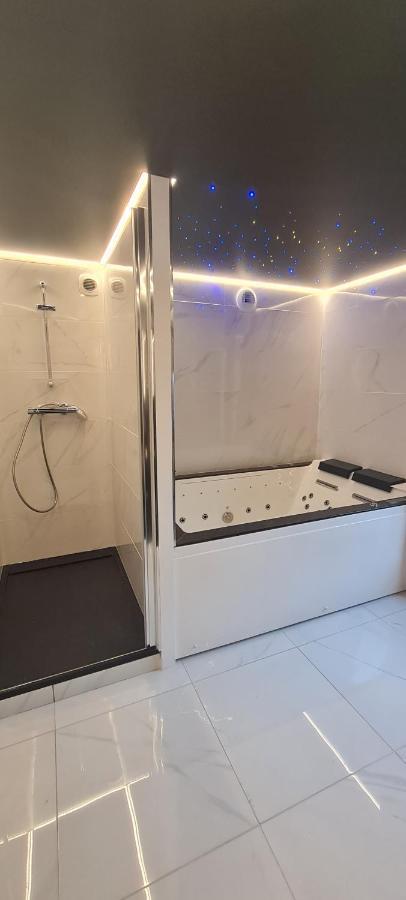 Le Sainte Jeanne Hotel Cormeilles-en-Vexin Luaran gambar