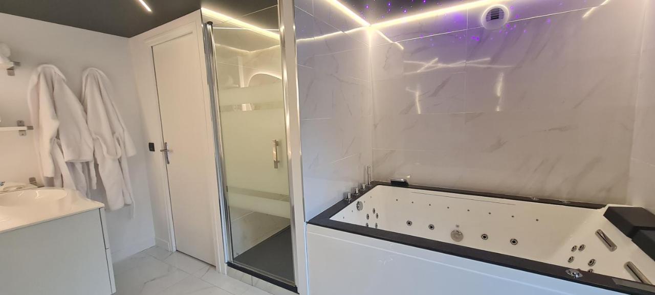 Le Sainte Jeanne Hotel Cormeilles-en-Vexin Luaran gambar
